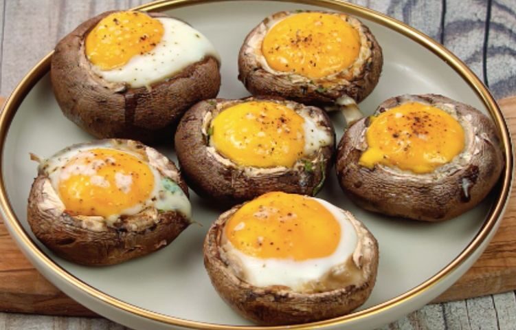Mit Eiern gefüllte Pilze: eine leckere Idee, die Sie zum Abendessen ...