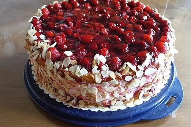 himbeer kaesesahne torte.jpeg