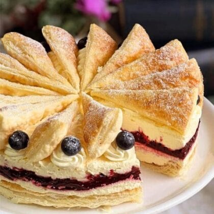 Vanillekuchen mit Waldfrüchten: Frische in jedem Bissen