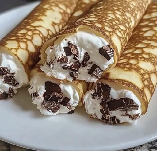 Schokoladen-Crêpes mit Sahnefüllung