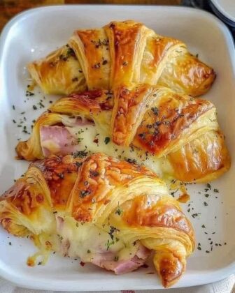 Gebackene Schinken-Käse-Croissants